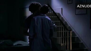 Julia Roberts romantic kiss with a young man
