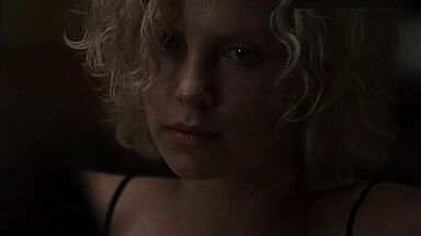 Charlize Theron seduce to kill