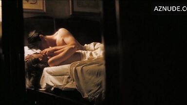 Keira Knightley making love in bed