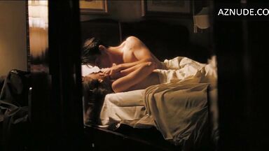 Keira Knightley making love in bed
