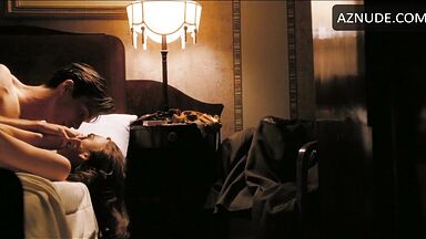 Keira Knightley making love in bed