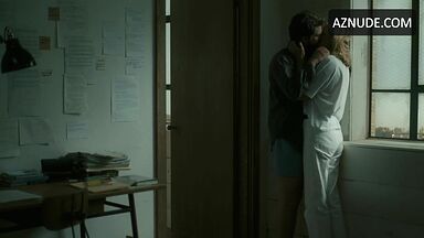 Julia Roberts passionate kiss