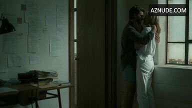 Julia Roberts passionate kiss