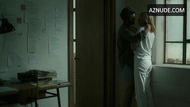 Julia Roberts passionate kiss