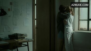 Julia Roberts passionate kiss