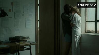 Julia Roberts passionate kiss