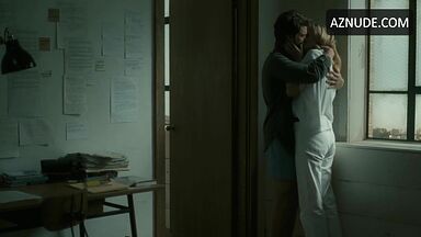 Julia Roberts passionate kiss