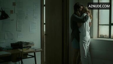 Julia Roberts passionate kiss