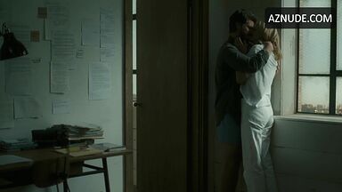 Julia Roberts passionate kiss