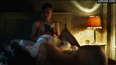 Kate Winslet having sex after a swim in the lake