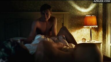 Kate Winslet having sex after a swim in the lake