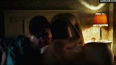 Kate Winslet having sex after a swim in the lake