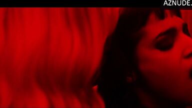 Charlize Theron and Sofia Boutella they rub their bodies together