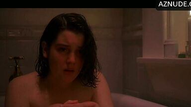 Kate Winslet is in the empty bathtub