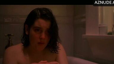 Kate Winslet is in the empty bathtub