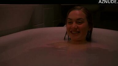 Kate Winslet is in the empty bathtub