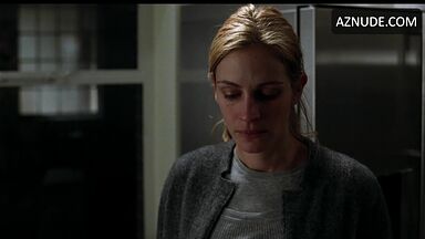 Julia Roberts kisses and love