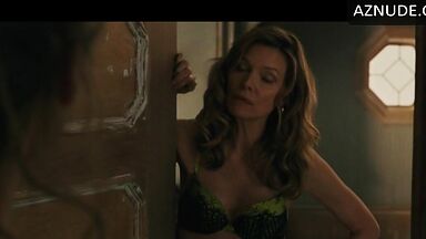 Michelle Pfeiffer opens the door to the wrong person
