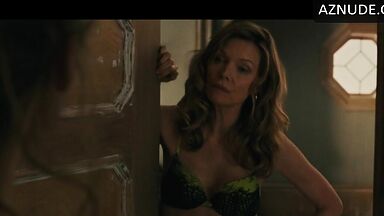Michelle Pfeiffer opens the door to the wrong person