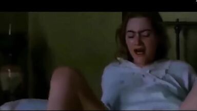 Kate Winslet gives birth
