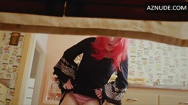Kate Winslet showing us their underwear