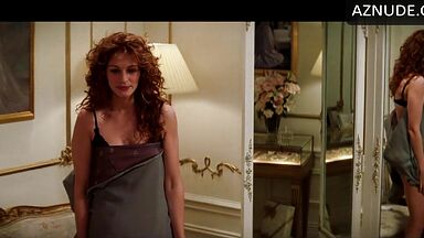 Julia Roberts is in underwear