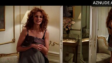 Julia Roberts is in underwear