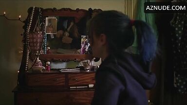 Kate Winslet shows us their ass in the mirror