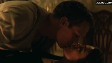 Keira Knightley has quick sex on the table