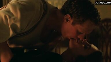 Keira Knightley has quick sex on the table