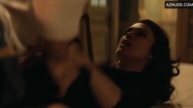 Keira Knightley has quick sex on the table