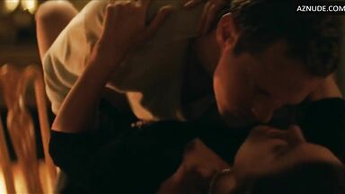 Keira Knightley has quick sex on the table