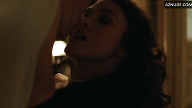Keira Knightley has quick sex on the table