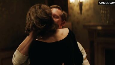 Keira Knightley has quick sex on the table