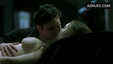 Kate Winslet undressed and starts having sex