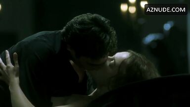Kate Winslet undressed and starts having sex