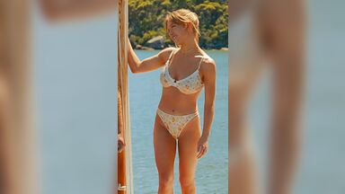 Sydney hot undress