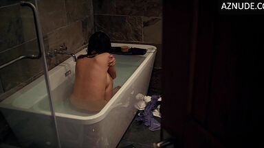 Kaya Scodelario washing