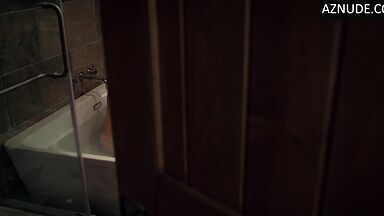 Kaya Scodelario washing