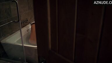 Kaya Scodelario washing