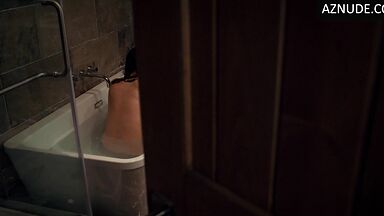 Kaya Scodelario washing