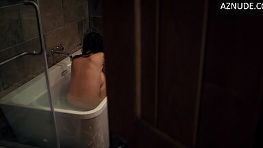 Kaya Scodelario washing