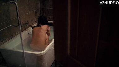 Kaya Scodelario washing