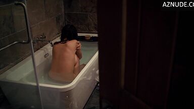 Kaya Scodelario washing
