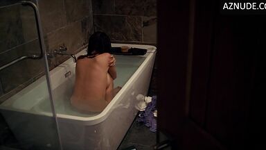 Kaya Scodelario washing
