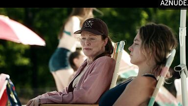 Sydney Sweeney and Julianne Moore in Echo Valley