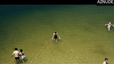Sydney Sweeney and Julianne Moore in Echo Valley