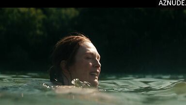 Sydney Sweeney and Julianne Moore in Echo Valley