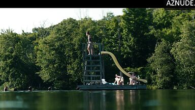 Sydney Sweeney and Julianne Moore in Echo Valley