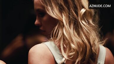 Sydney Sweeney and Alexa Demie Sexy in Euphoria
